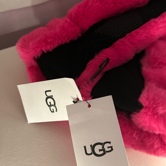 UGG Gloves, NWT. - Picture 4 of 7